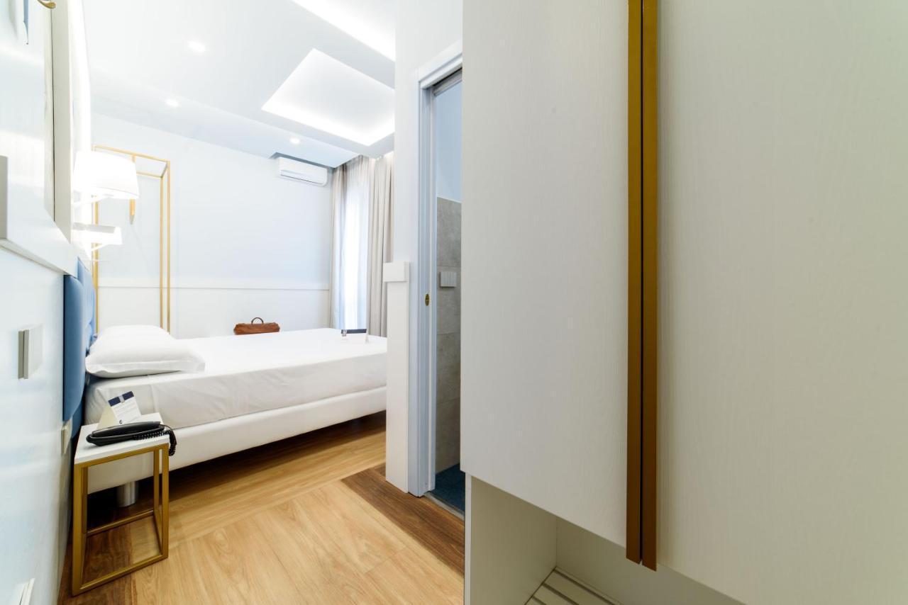 Palace 3*
